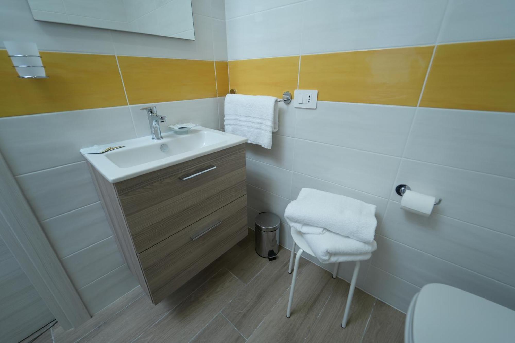 Panorama Vesuvius Affittacamere Guesthouse With Lift Near To Subway In Napoli Center Εξωτερικό φωτογραφία